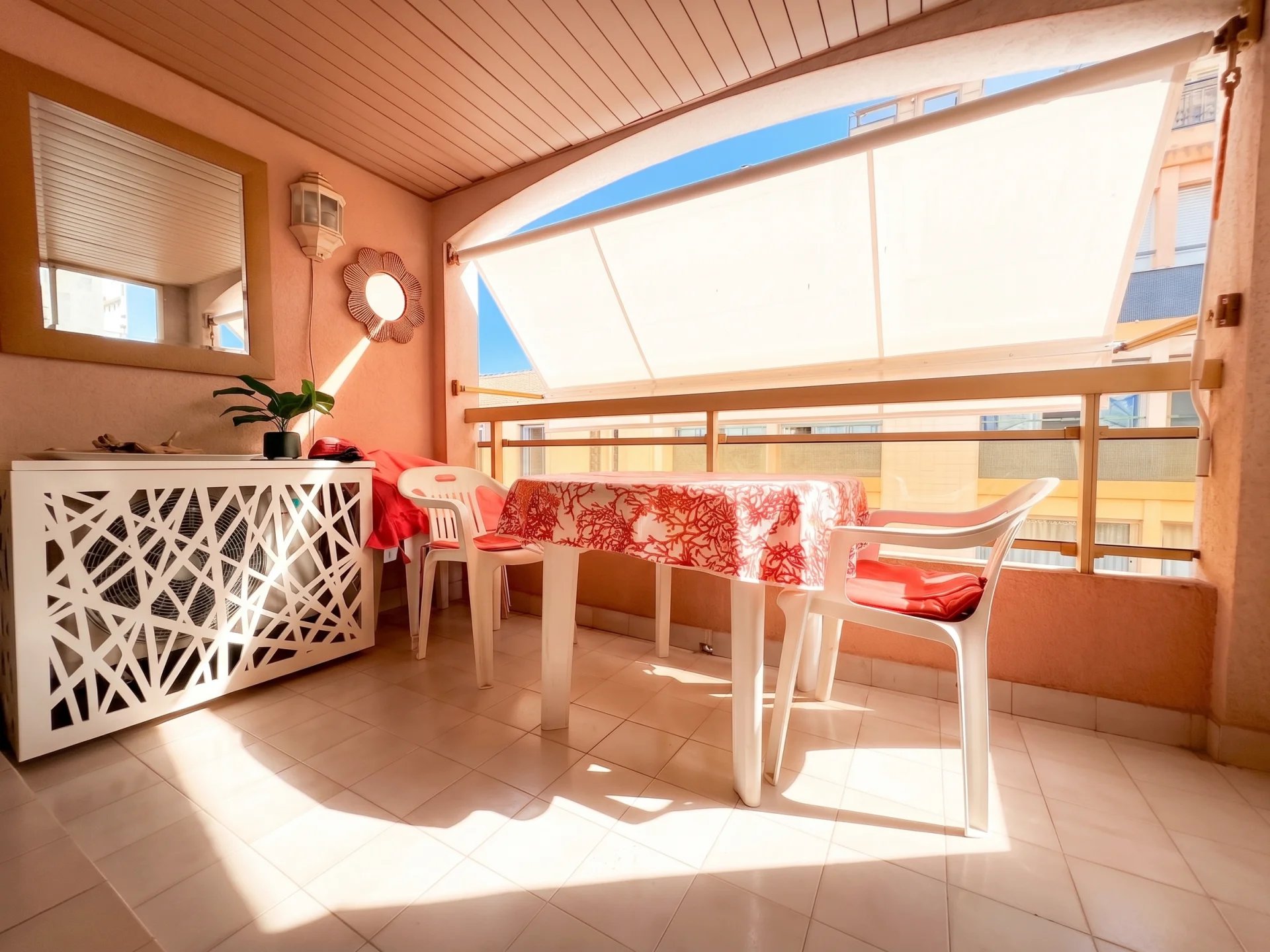 RARE — Dernier Étage Traversant à 350m des Plages | Plein Sud - Tanit Immobilier