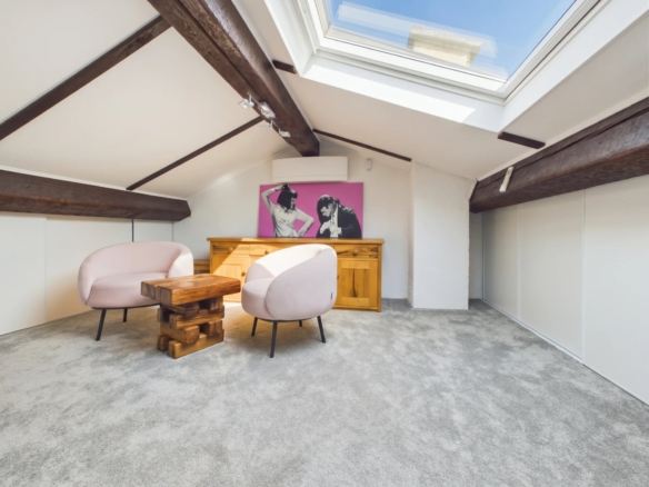 Maison de Charme 4 Pièces avec Dépendance, Jardin et Garage Emplacement d’exception au calme absolu