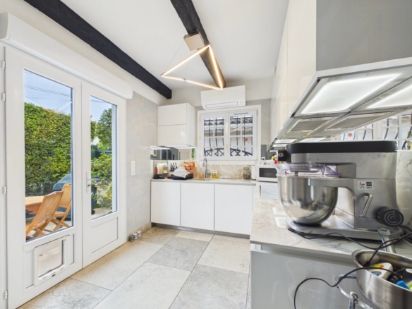 Maison de Charme 4 Pièces avec Dépendance, Jardin et Garage Emplacement d’exception au calme absolu