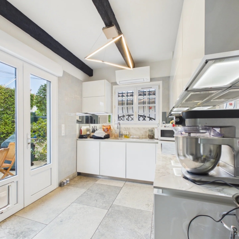 Maison de Charme 4 Pièces avec Dépendance, Jardin et Garage Emplacement d’exception au calme absolu