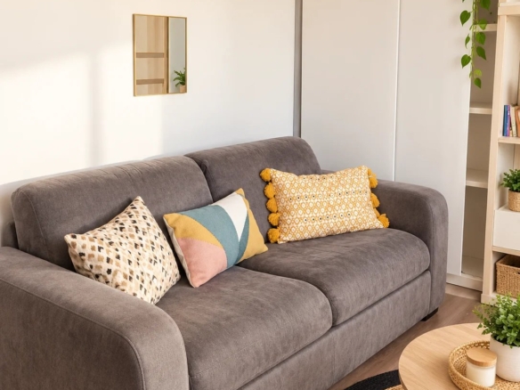 PALAIS RHODANIA – SUPERBE STUDIO DUPLEX À 30 MÈTRES DE LA MER