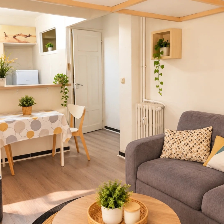 PALAIS RHODANIA – SUPERBE STUDIO DUPLEX À 30 MÈTRES DE LA MER