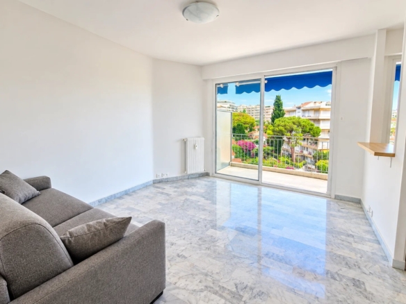 À LOUER – APPARTEMENT VIDE AVEC PLACE DE PARKING