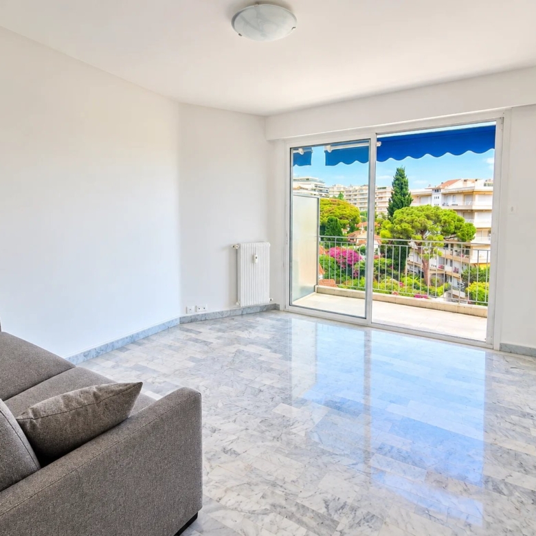 À LOUER – APPARTEMENT VIDE AVEC PLACE DE PARKING