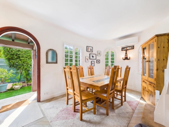 Maison de Charme 4 Pièces avec Dépendance, Jardin et Garage Emplacement d’exception au calme absolu