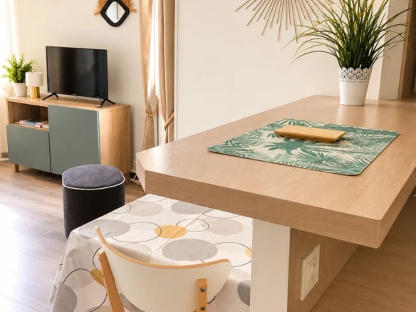 PALAIS RHODANIA – SUPERBE STUDIO DUPLEX À 30 MÈTRES DE LA MER