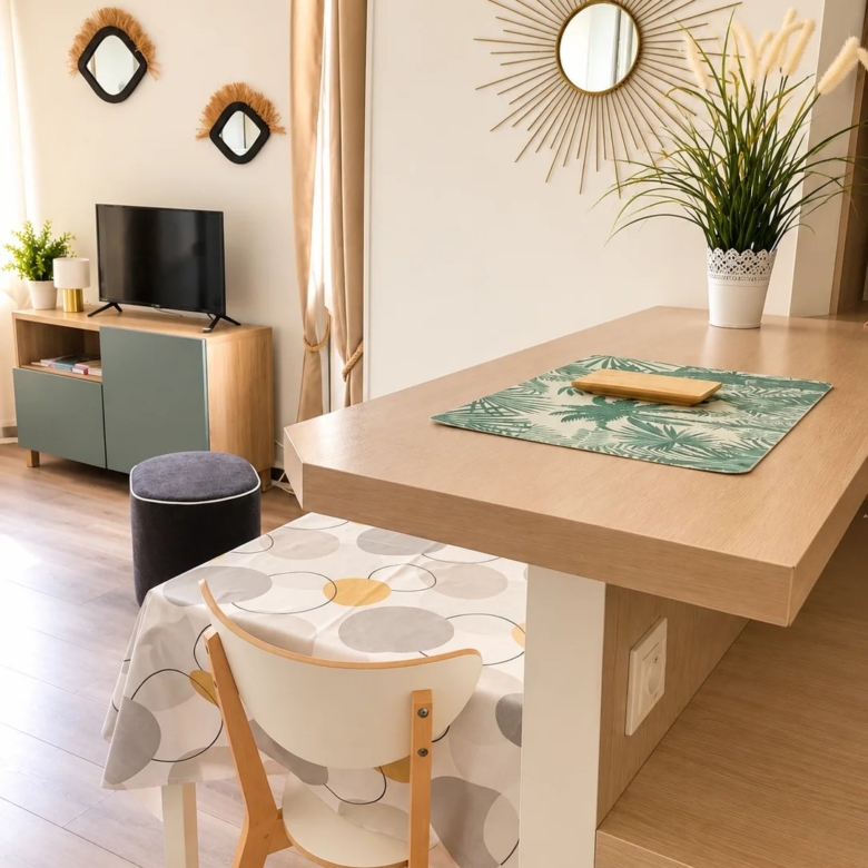 PALAIS RHODANIA – SUPERBE STUDIO DUPLEX À 30 MÈTRES DE LA MER